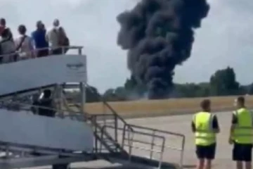 புறப்பட்ட சில வினாடிகளில் விழுந்து நொறுங்கிய விமானம் ; விமான சேவை நிறுத்தம்