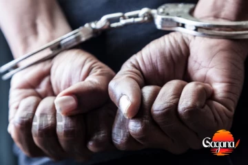 ප්‍රසිද්ධ ගායකයෙක් පුපුරණ ද්‍රව්‍ය තොගයක් එක්කම අත්අඩංගුවට