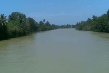 කළු ගඟ පිටාර ගැලීමේ අවදානමක - දිස්ත්‍රික්කයක ප්‍රාදේශීය ලේකම් කොට්ඨාස 8කට සුළු ගංවතුර අනතුරු ඇඟවීම්