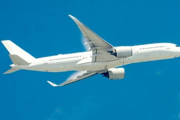 விமானங்கள் ஏன் வெள்ளை நிறத்தில் உள்ளன தெரியுமா? பின்னால் இருக்கும் காரணம்