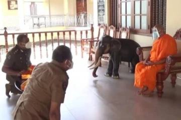 நாயக்க தேரர்களை சந்தித்த பொலிஸ் அதிகாரிகளிடம் விசாரணை செய்யுமாறு கோரிக்கை