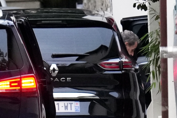 பிரான்ஸ் முன்னாள் ஜனாதிபதி மூன்றே வாரங்களில் சிறையிலிருந்து விடுதலை | French Sarkozy Released From Prison After 3 Weeks