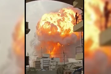 குஜராத் இரசாயன தொழிற்சாலையில் பயங்கிர வெடிவிபத்து! அதிரவைக்கும் வீடியோ காட்சி