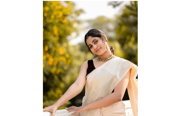 தனது முதல் படத்திலேயே பாடல் பாடிய லொஸ்லியா... உச்சக்கட்ட கொண்டாட்டத்தில் ரசிகர்கள் | Los Frien Ship Mov Sing