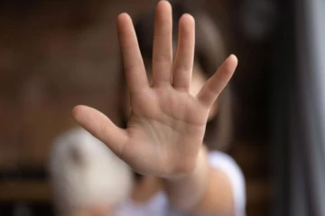 பெண்ணை 1000ம் முறைக்கும் மேல் கத்தி முனையில் பாலியல் வன்கொடுமை - 51 வயது நபர் வெறிச்செயல்!