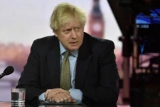 வரும் தேர்தலில் பிரிட்டன் பிரதமர் தனது சொந்த தொகுதியில் பதவி இழப்பார்- வெளியான அதிர்ச்சி கருத்துகணிப்பு!