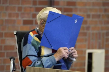 நாஜி வதை முகாம் காவலர் 102 வயதில் உயிரிழப்பு!