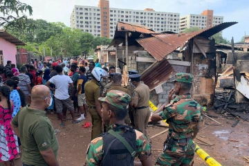 கொழும்பில் திடீர் தீவிபத்தில் 80 வீடுகள் சேதம்! பாதிக்கப்பட்டவர்கள் தற்காலிக இடங்களில் தங்க வைப்பு (Video)