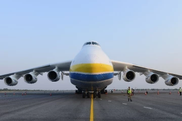 இலங்கையில் தரையிறங்கியுள்ள உலகின் மிகப்பெரிய விமானம்