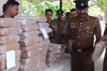 மீன் லொறியை சோதனையிட்ட பொலிஸாருக்கு காத்திருந்த அதிர்ச்சி