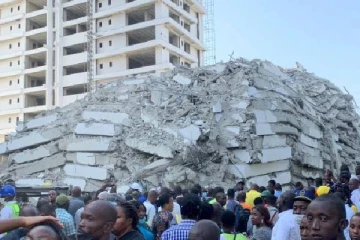 நைஜீரியாவில் சரிந்து விழுந்த 21 மாடி கட்டிடம்