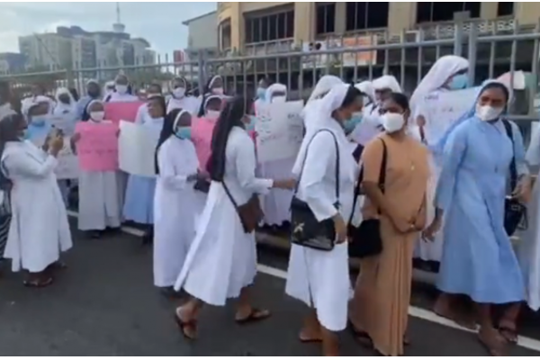 அதிகரித்த மின்சார கட்டணம் - வீதிக்கு இறங்கிய மதகுருமார் | Increased Electricity Bill Clergymen Streets