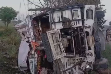 திருமணத்திற்கு சென்ற பேருந்து எதிரே வந்த லாரியில் மோதி விபத்து.., 6 பேர் பலி