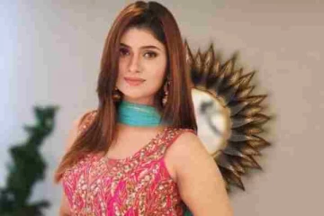 மோதலும் காதலும், மலர் தொடரை தொடர்ந்து புதிய சீரியலில் கமிட்டாகியுள்ள நடிகை அஷ்வதி... எந்த மொழி தொடர் பாருங்க