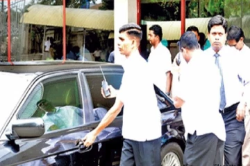 தன்னை சுற்றி 84 பேரை பாதுகாப்புக்கு வைத்திருக்கும் அமைச்சர்