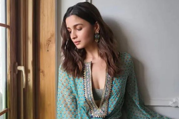 தீபிகா படுகோன், பிரியங்கா சோப்ராவை தொடர்ந்து ஹாலிவுட்டில் கால்பதிக்கும் முன்னணி பிரபலம் - தமிழ்நாடு