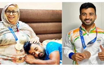 “அம்மான்னா சும்மா இல்லடா” - ஒலிம்பிக் பதக்கத்தை தாய்க்கு அணிவித்த இந்திய வீரர்