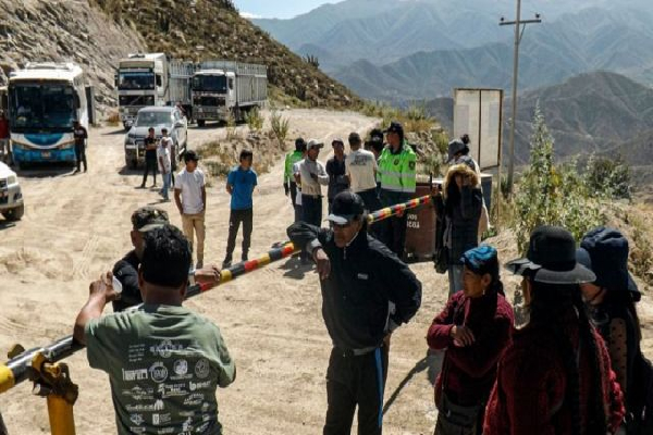 ஆப்கானிஸ்தான் தங்க சுரங்க இடிபாட்டில் சிக்கி மூவர் பலி | Gold Mine Collapse In Afghanistan Kills 3