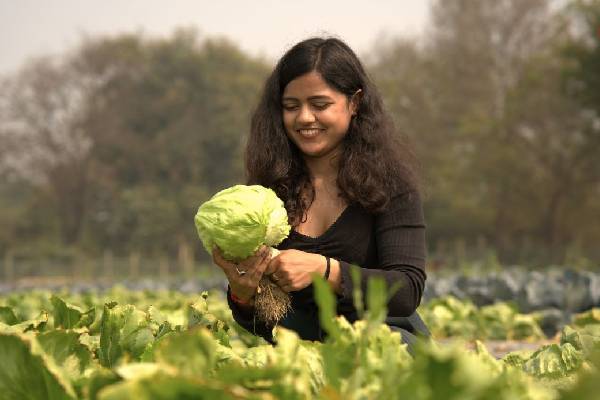 பெரு நிறுவன CEO-க்களை விட அதிகமாக சம்பாதிக்கும் கல்லூரி மாணவி: அவரது தொழில்? | Girl Earns More Than Corporate Ceos பெரு நிறுவன CEO-க்களை விட அதிகமாக சம்பாதிக்கும் கல்லூரி மாணவி: அவரது தொழில்? | Girl Earns More Than Corporate Ceos