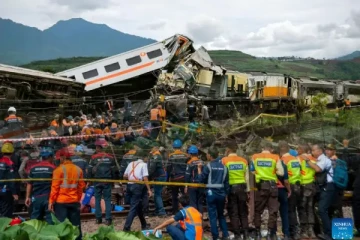 இரு தொடருந்துகள் நேருக்கு நேர் மோதி கோர விபத்து: இந்தோனேஷியாவில் துயரம்