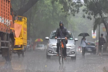 தமிழகத்தில் 12 மாவட்டங்களுக்கு இன்று கனமழை எச்சரிக்கை: வானிலை மையம்