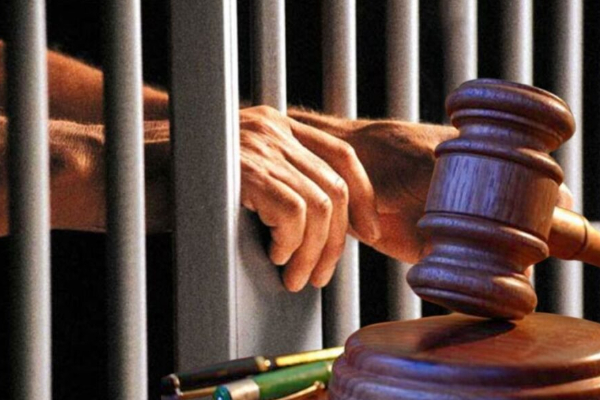 தமிழர் பகுதியில் எரிபொருளில் மோசடி செய்த பொலிஸ் அதிகாரி கைது | Police Officer Arrested For Fuel Fraud Tamil Area