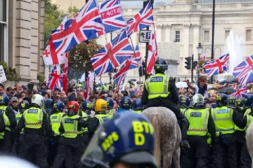 பிரித்தானியா ஒருபோதும் அவர்களிடம் சரணடையாது... பிரதமர் ஸ்டார்மர் ஆவேசம்