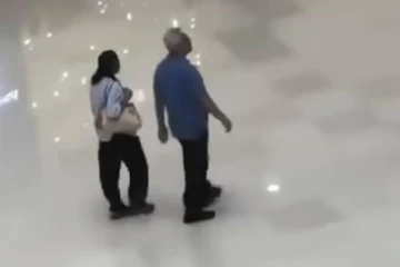 கருணை காட்டுமா அமெரிக்கா....! மனைவியுடன் பரிதவிக்கும் கோட்டபாய (video)