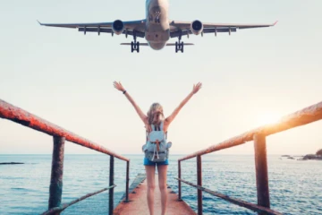 டிரெண்டாகும் Flying Naked விமான பயணம் - நேரம் மற்றும் பணத்தை மிச்சப்படுத்தி விமானத்தில் பறப்பது எப்படி?