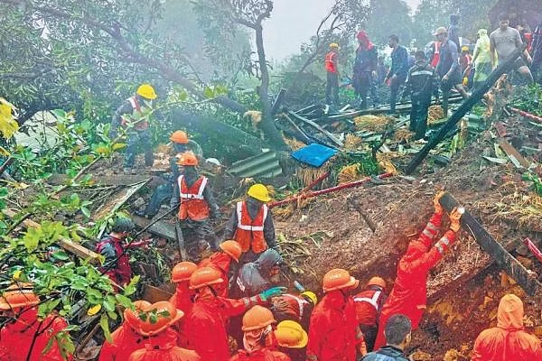 சீனாவில் 16 பேர் பரிதாப உயிரிழப்பு | Landslide In China 16 People Were Killed