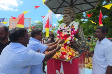 யாழ் நல்லூரில் தியாக தீபம் திலீபனிற்கு அஞ்சலி செலுத்த குவிந்த மக்கள் கூட்டம்!