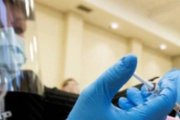 80 வயதிற்கு மேற்பட்ட பொதுமக்களுக்கு அடுத்த மாதம் முதல் தடுப்பூசி