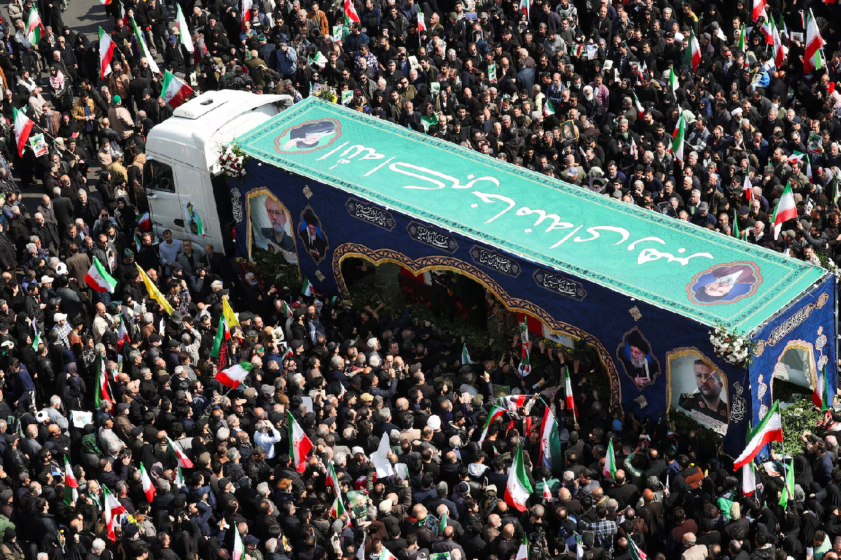 கண்ணீர்க் கடலில் டெஹ்ரான் ; அலி லாரிஜானியின் இறுதி ஊர்வலத்தில் திரண்ட இலட்சக்கணக்கான மக்கள் | Millions Gather For Ali Larijani S Funeral