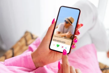 டேட்டிங் ஆப் மூலம் பழக்கம் - நேரில் சந்திக்கும் போது நடந்த அதிர்ச்சி சம்பவம்