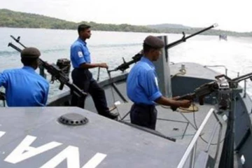 புத்தளம் தடாகத்தில் இருந்து தங்கம் பொதியை மீட்ட கடற்படையினர்!