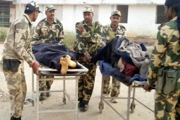 சக வீரர் சரமாரியாக சுட்டதில் 4 சி.ஆர்.பி.எஃப் வீரர்கள் பலி