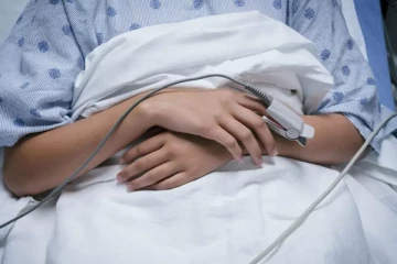 யாழில் காய்ச்சலுக்கு சிகிச்சை பெற்ற நிலையில் பெண் திடீர் மரணம்