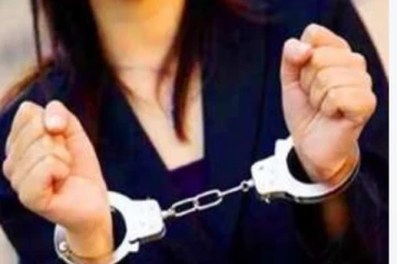 රෙදි සාප්පුවකින් රෙදි සොරා ගත් අක්කා නගෝ මාට්ටු වෙයි..