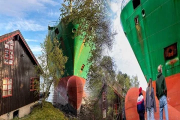 வீட்டுத் தோட்டத்தில் இராட்சத சரக்குக் கப்பல் ; தீவிர விசாரணையில் பொலிஸார்