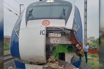 வந்தே பாரத் ரயிலின் மீது தாக்குதல் : பதட்டத்தில் ஆந்திர மாநிலம்