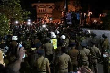 கோட்டாபயவின் பதுங்கு குழியை ஆக்கிரமித்த போராட்டக்காரர்கள்!