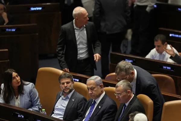 பயங்கரவாதி என கைதானால் இனி... பாலஸ்தீனியர்களைக் குறிவைக்கும் இஸ்ரேல் | Israel Parliament Passes Law