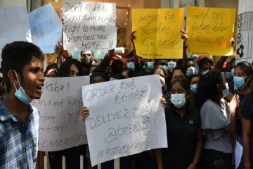 உடனடியாக பதவி விலகவும் - கண்டியில் மாணவர்கள் பாரிய ஆர்ப்பாட்டம்