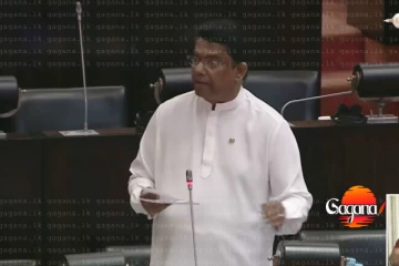 මත්තලට ප්ලේන් එන එක ලොකු දෙයක්ද ඇහුවා දැන් කෝච්චියක් ආවත් ඇමතිලා ටික විශේෂ ඩාන්ස් එකක් දානවා මේක තමයි ඇමති වන්නම - විපක්ෂේ අමතයි