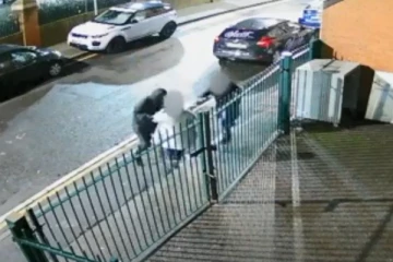 யாழில் வங்கியில் இருந்து பணத்தினை மீளப்பெற்று சென்ற முதியவரிடம் வழிப்பறி