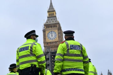 பிரிதானியா காவல்துறை அதிகாரி ஒருவருக்கு  24 ஆண்டுகள் சிறை!