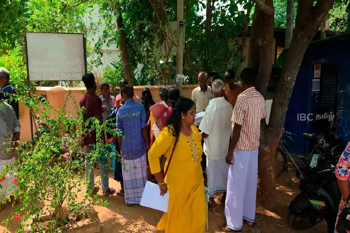பலாலி விமான நிலையத்திற்கு காணி சுவீகரிப்பு : கலந்துரையாடலில் குழப்பம் | Land Acquisition For Palali Airport Confusion பலாலி விமான நிலையத்திற்கு காணி சுவீகரிப்பு : கலந்துரையாடலில் குழப்பம் | Land Acquisition For Palali Airport Confusion