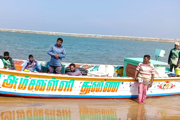 இந்திய மீனவர்கள் மீது நடுக்கடலில் தாக்குதல் - இலங்கை கடற்படை கொடூரம் | Indian Fishermen Killed By Sri Lankan Navy