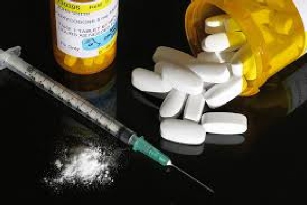 கனடாவில் போதை மாத்திரை உற்பத்தி செய்த மருத்துவர் | Toronto Physician Among 12 Arrested