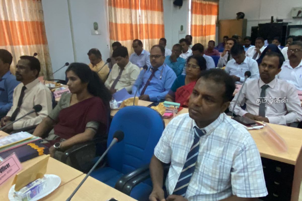 எல் நினோ தாக்கத்தால் முற்றாக பாதிக்கப்பட்ட தமிழர் பகுதி - குடிநீர் தொடர்பில் விடுக்கப்பட்ட கோரிக்கை | Batticaloa Completely Affected By El Nino Impact எல் நினோ தாக்கத்தால் முற்றாக பாதிக்கப்பட்ட தமிழர் பகுதி - குடிநீர் தொடர்பில் விடுக்கப்பட்ட கோரிக்கை | Batticaloa Completely Affected By El Nino Impact
